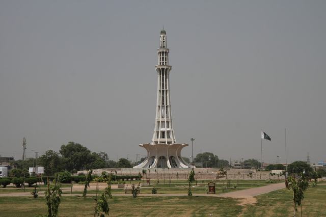 4. Minar-e-Pakistan